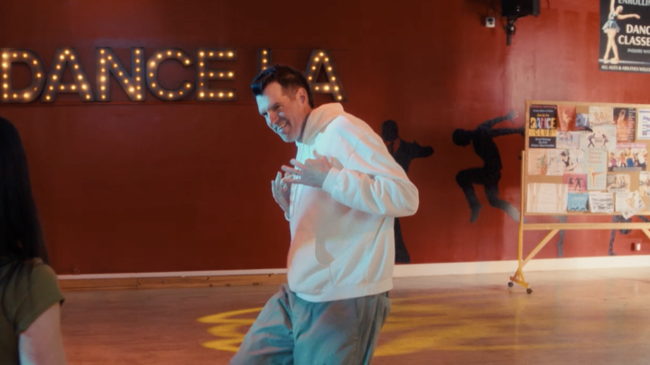 Timothy Simons doing full choreo to Seven Rings by Ariana Grande in Nobody Want This is an experience.