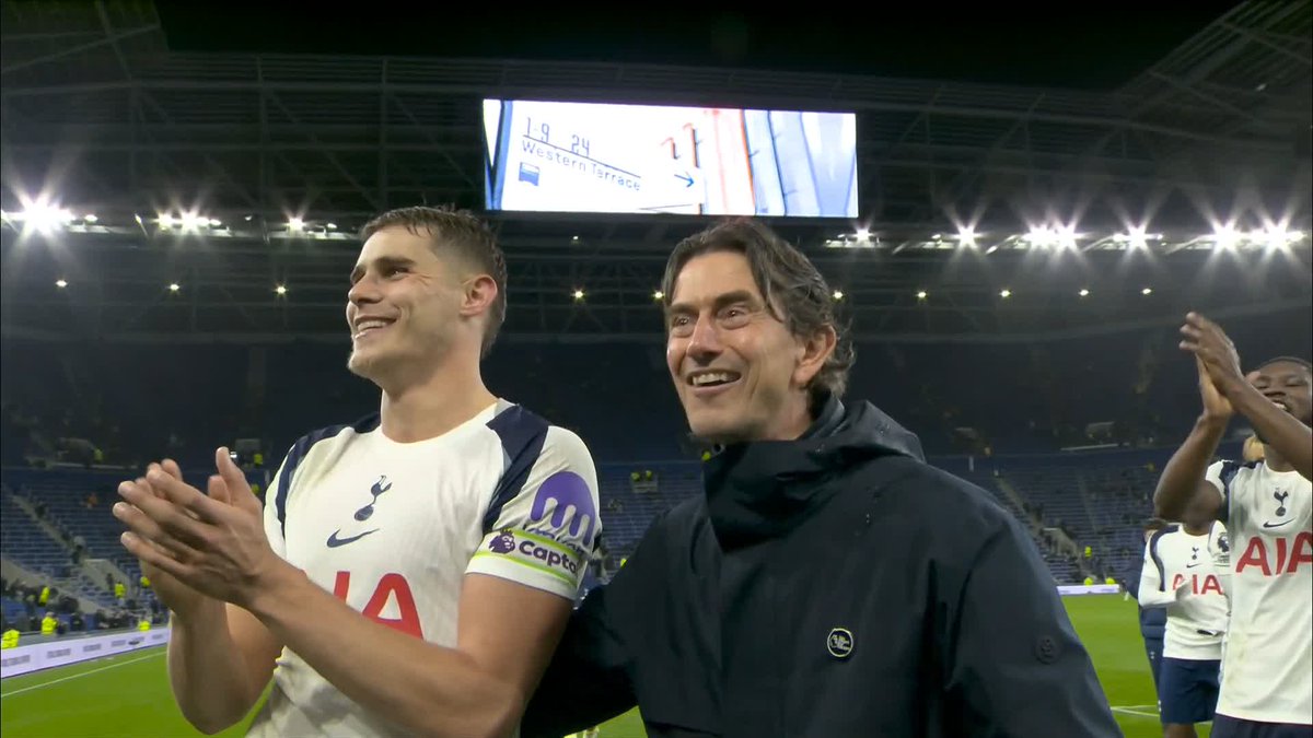 "I said to him we need more goals from him!" 😂 Thomas Frank says Micky van de Ven has been doing well with his homework! 📚