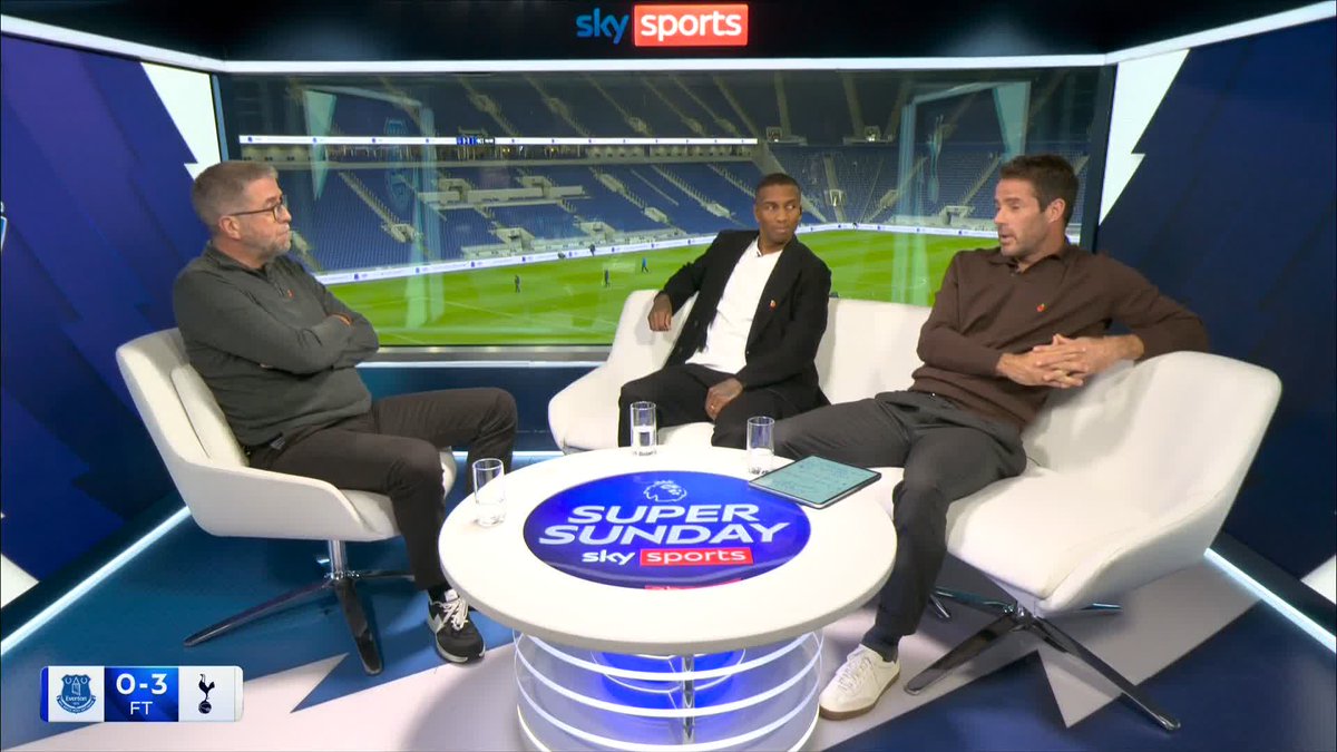 "You have to embrace it!" "Massively important in football!" Jamie Redknapp and Ashley Young discuss how the likes of Thomas Frank are using set-pieces to their advantage 🔎