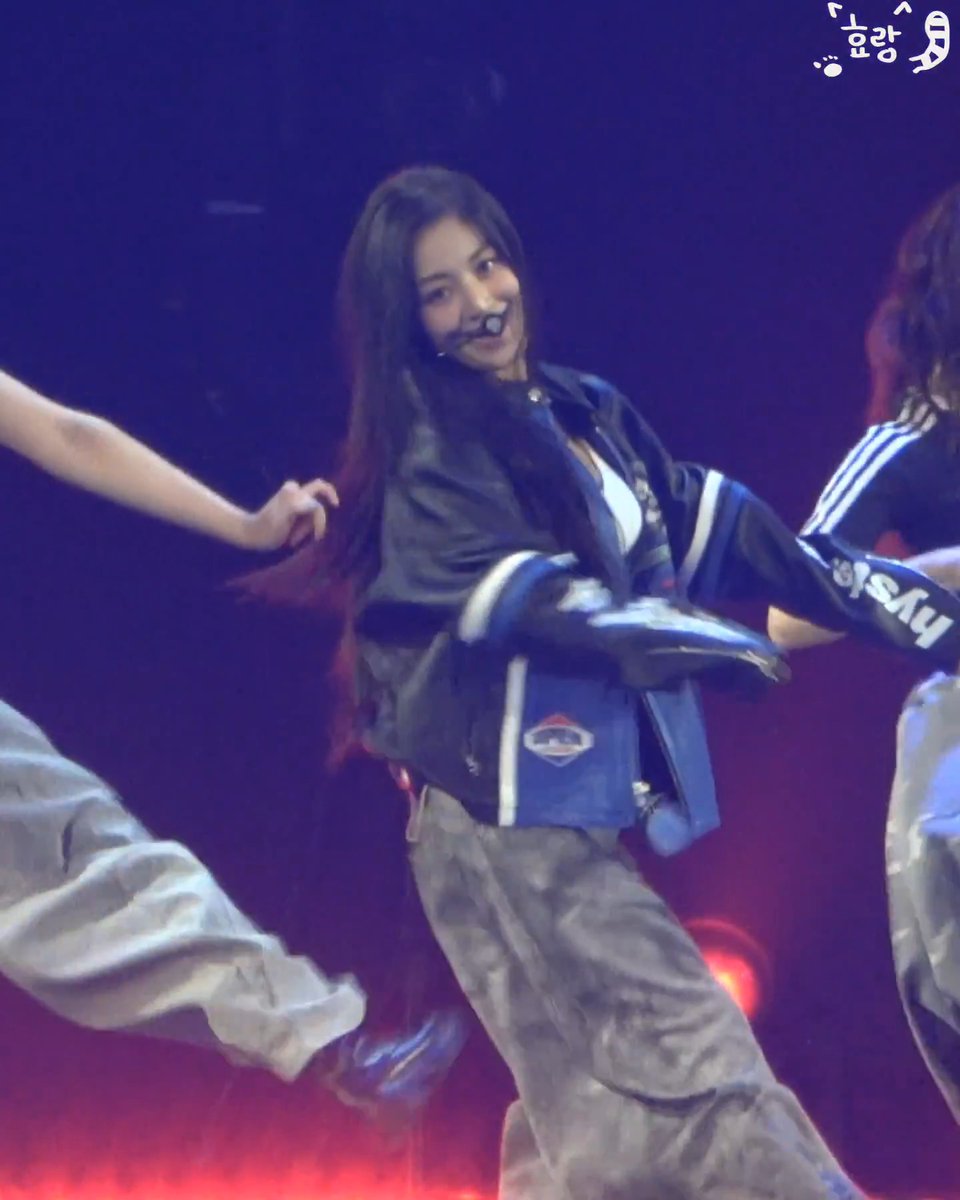 if jennie even put HALF the energy jihyo does, she’d be in a fucking hospital.