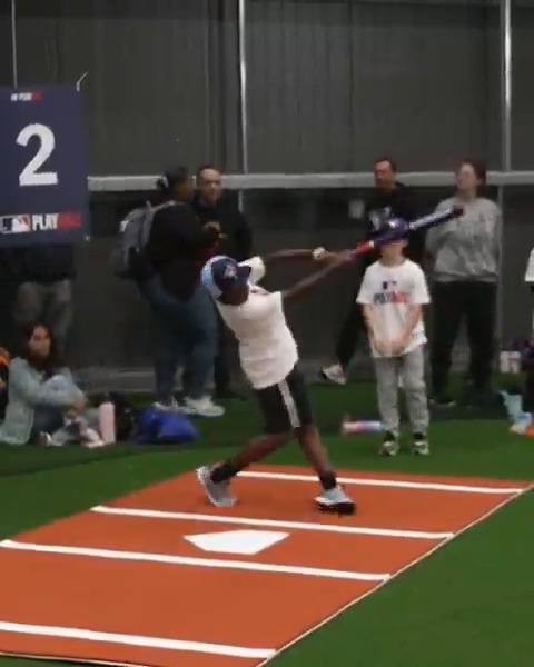 Ahead of Game 2 of the #WorldSeries, MLB brought #PlayBall to Toronto, giving local youth a chance to celebrate the Blue Jays with baseball-themed fun and activities!