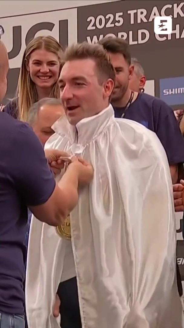Pure emotions 🫀 🇮🇹 #Santiago2025 #EurosportCiclismo #Viviani
