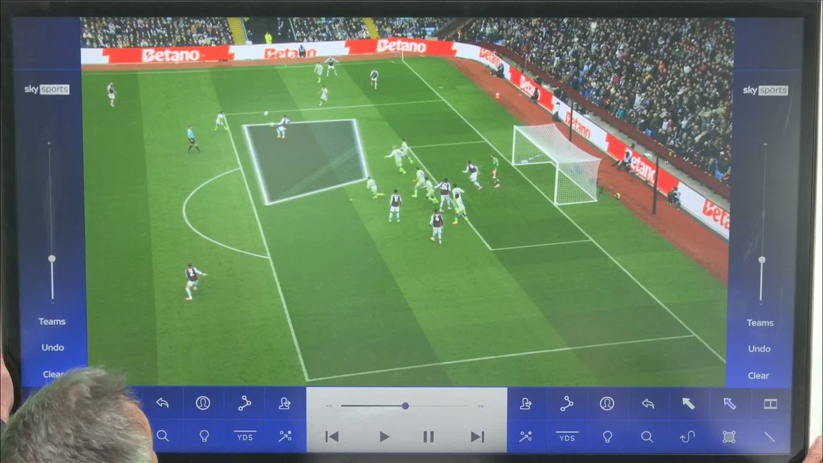 Jamie Carragher analyses the set-piece 'special' that led to Matty Cash's winner for Aston Villa against Man City 🔎