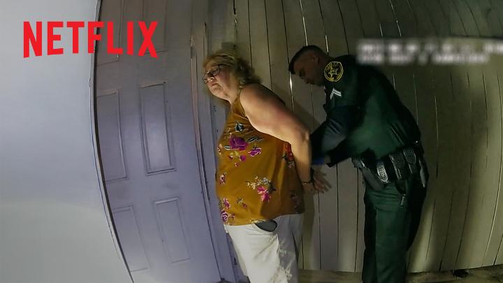 Una mujer. Decenas de llamadas al 911. Y un vecindario atrapado en una pesadilla. El documental 'La vecina perfecta' ya está disponible.
