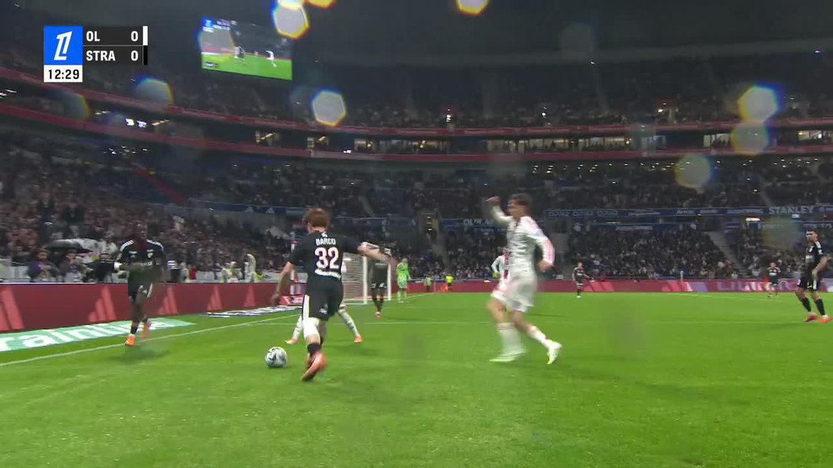 La TRANQUILIDAD del Colo Barco para hacer jugar al Estrasburgo vs. Lyon... ¡SALIÓ DE LA PRESIÓN CON CLARIDAD! 📺 Mirá la #Ligue1 por #DisneyPlus Plan Premium