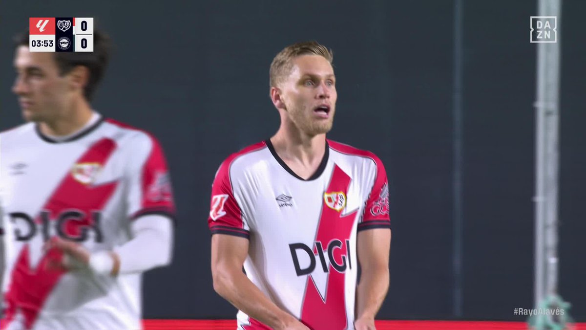 Pidió penalti Alemao en esta acción 👀 #LALIGAenDAZN ⚽