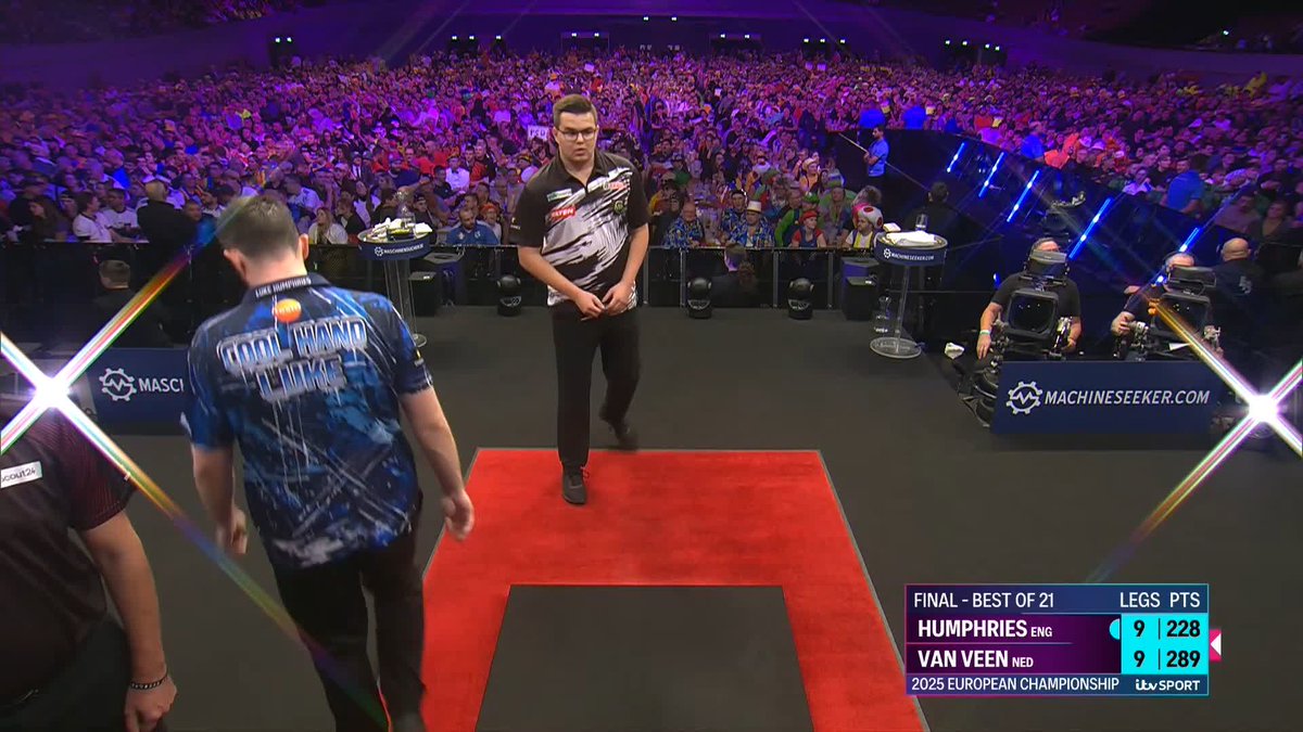 VAN VEEN ONE LEG AWAY!! Gian van Veen is on the brink of his first Premier PDC title as he breaks to move 10-9 ahead. 📺 #ECDarts