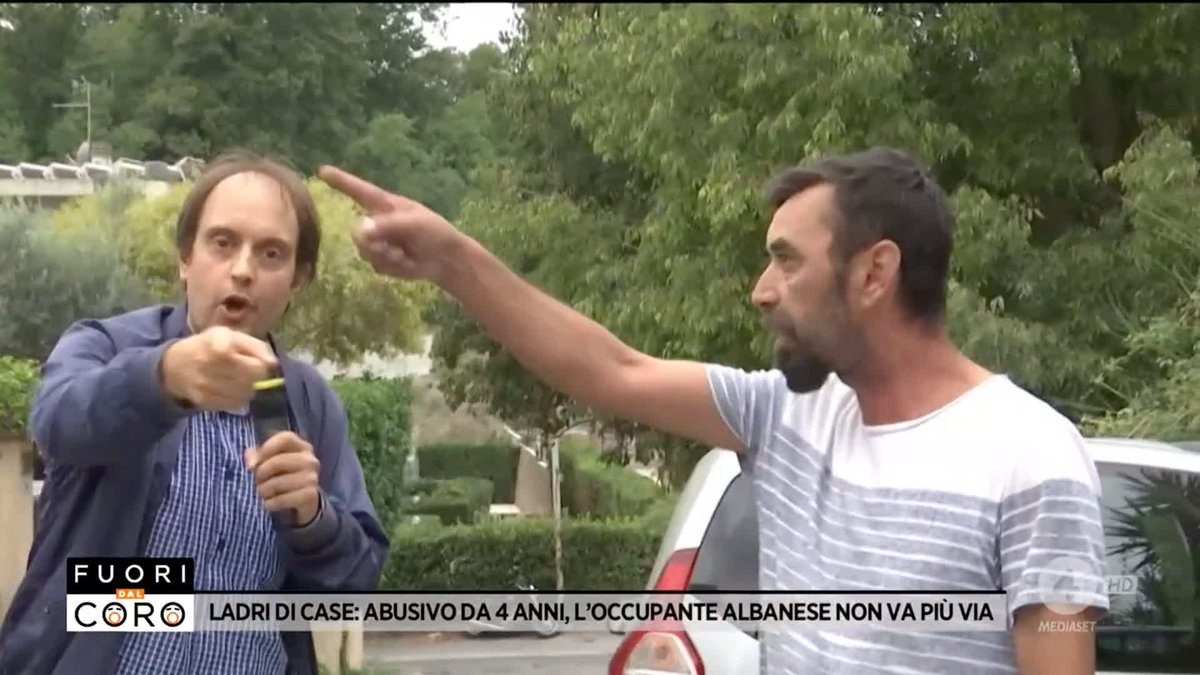 Questo signore albanese occupa abusivamente da 4 anni la casa della signora Gaia, senza alcun contratto e senza alcun titolo! La proprietaria è disperata! Il servizio completo di Francesco De Luca a #Fuoridalcoro è su Mediaset Infinity