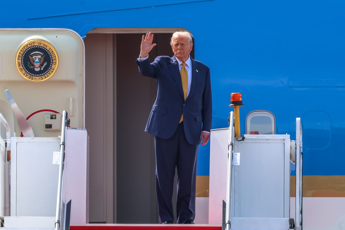 United States President Donald Trump departed from the Kuala Lumpur International Airport (KLIA) at 10.06 am today after attending the 47th ASEAN Summit and Related Summits in Kuala Lumpur. The departure with his official aircraft, the Air Force One, marked the conclusion of Trump’s two-day visit to Malaysia, his first to the country since returning to office earlier this year, as part of his multi-nation Asia tour. The US President was seen off by Home Affairs Minister Datuk Seri Saifuddin Nasution Ismail. 🎥 Zulfadhli Zulkifli | BERNAMA #BernamaNews #ASEANSummit47 #AseanMalaysia2025 #AseanxBernama