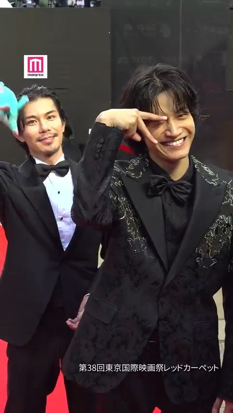 第38回東京国際映画祭レッドカーペット🎞️ 【接近カメラ】映画「トリツカレ男」 Aぇ! group佐野晶哉、柿澤勇人ら登場✨️ モデルプレスにAぇポーズいただきました✌💚 🔻写真 #TIFFJP #東京国際映画祭 #トリツカレ男 映画『トリツカレ男』公式