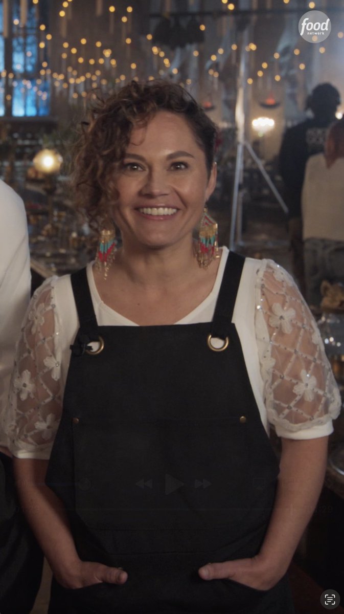 6 days until the ovens fire up at Hogwarts for chapter 2 of Harry Potter: #WizardsOfBaking! 🔥 Meet our next team competing this year: Angel and Rui. Catch them on the premiere on November 2nd at 8|7c.