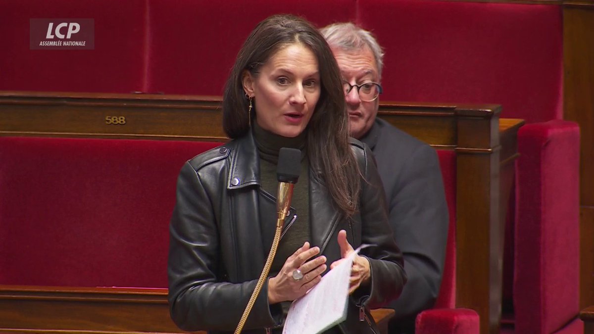 "Vous êtes prêts à renoncer à 4 milliards d'euros en divisant par deux la contribution exceptionnelle des grandes entreprises, et dans le même temps vous voulez prendre 800 millions dans les poches des malades longue durée", s'indigne Elsa Faucillon. #DirectAN #Budget2026