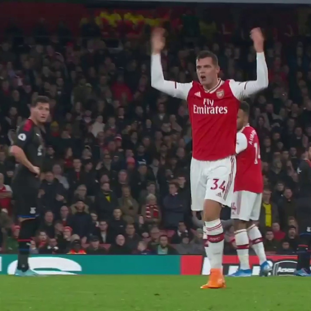 On this day in 2019: Granit Xhaka reacted furiously to jeers from the home crowd to his substitution, which subsequently led to him being stripped as club captain, as Arsenal blew an early two-goal lead to draw 2-2 with Crystal Palace. 😳