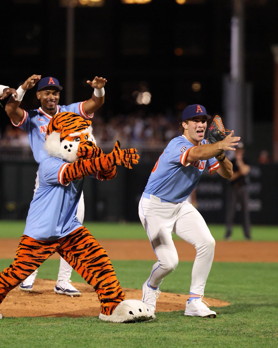 The boys and Aubie the Tiger busted a move. 🕺 #WarEagle | Banana Ball