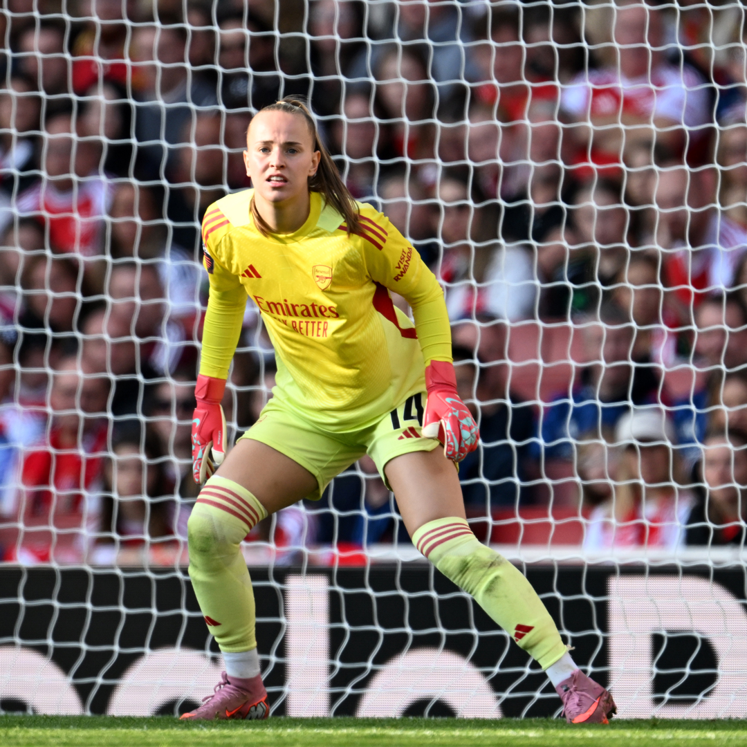 Daphne van Domselaar at full stretch 🧤 Vote for Daphne's save 👇
