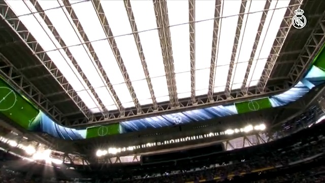 🌟 The video scoreboard's spectacular Bernabéu unveiling for El Clásico!