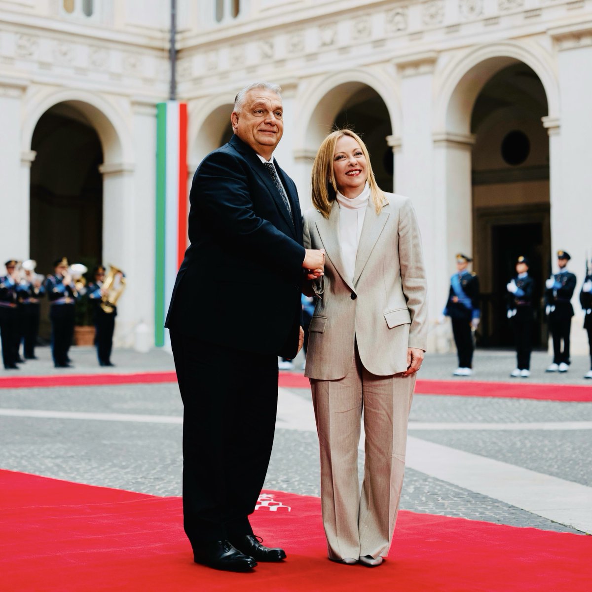 Oggi a Palazzo Chigi incontro con il Primo Ministro ungherese, Orbán Viktor, per un importante scambio di vedute sui principali temi dell’attualità internazionale e per mettere a fuoco le prospettive delle relazioni bilaterali tra Italia e Ungheria.