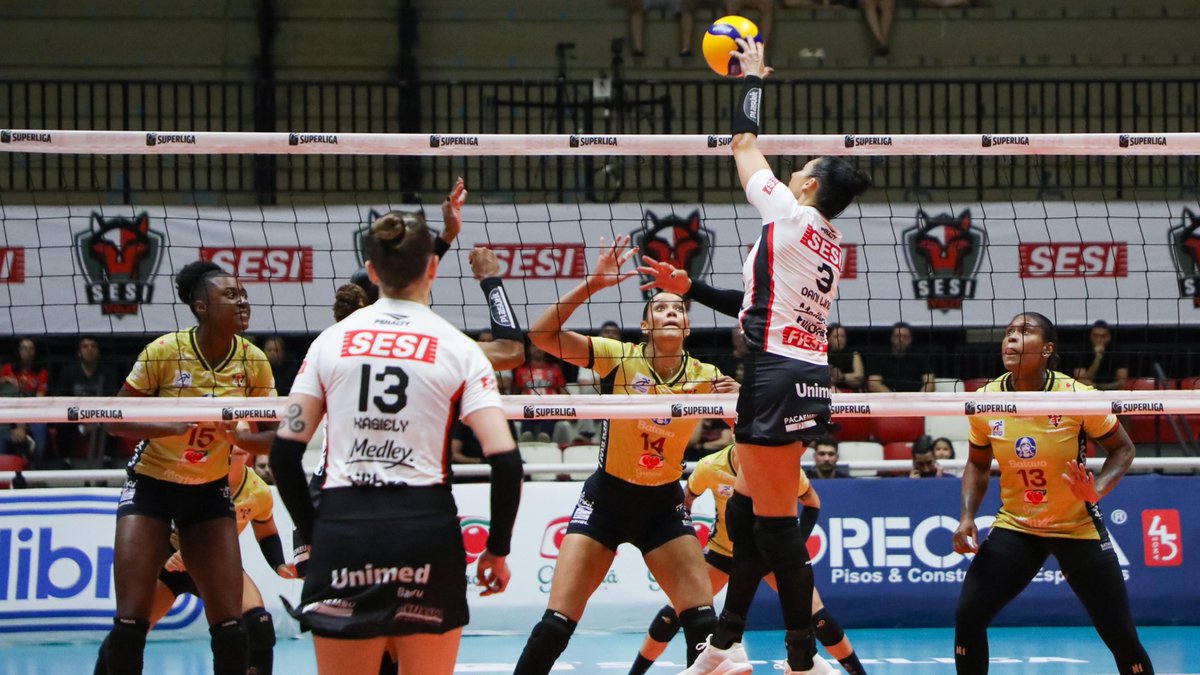 #Superliga ๐ง๐ท๐ฅ DANI DOES IT ALL! ๐ Not just a setter! Dani Lins shining once again! ๐โจ The Olympic champion led Sesi Bauru to a win over Mackenzie, scoring 6 points in 3 sets: 2 on attack, 2 on block and 2 aces! ๐ฅ ๐บ VBTV: ๐ #Volleyball #Volei
