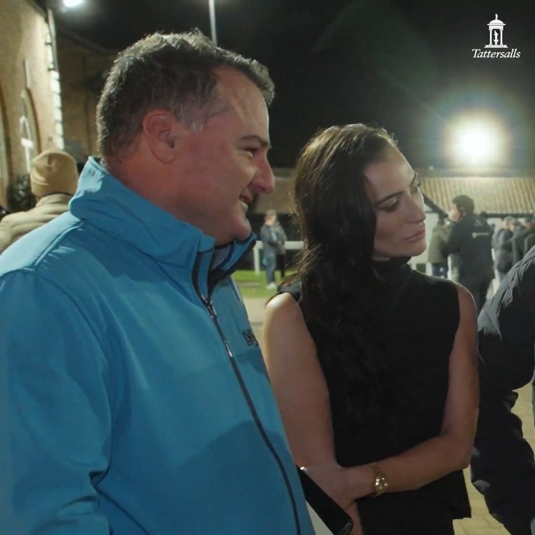 👏 Having had great success with Prague, Dylan Cunha Racing LTD strikes at the #TattsAutumn HIT Sale when signing alongside Jon Thompson for Gun Carriage, from the Coolmore draft, who will head to Dubai after a trip to the vets 😂✂️