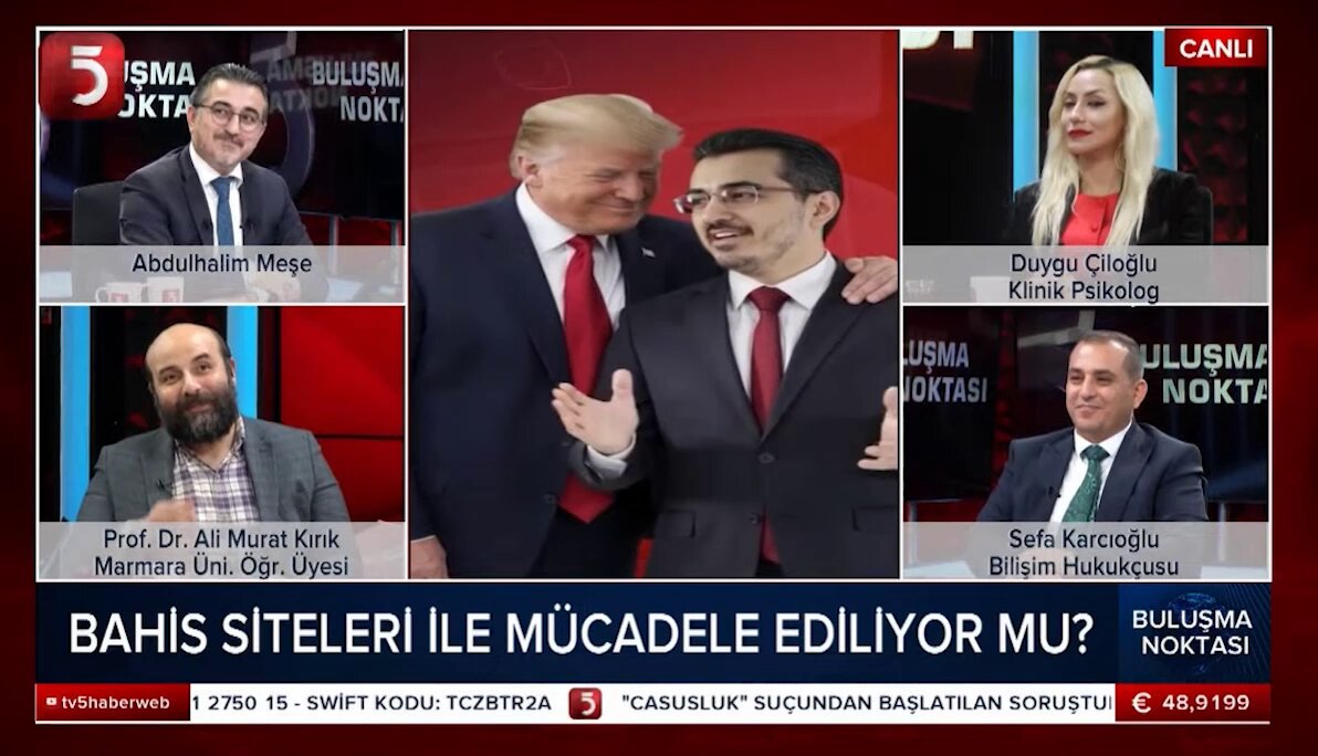 #SONDAKIKA | TV5'te canlı yayında #deprem anı anbean kameralara yansıdı Abdulhalim Meşe Ali Murat Kırık🇹🇷 Av.Sefa KARCIOĞLU