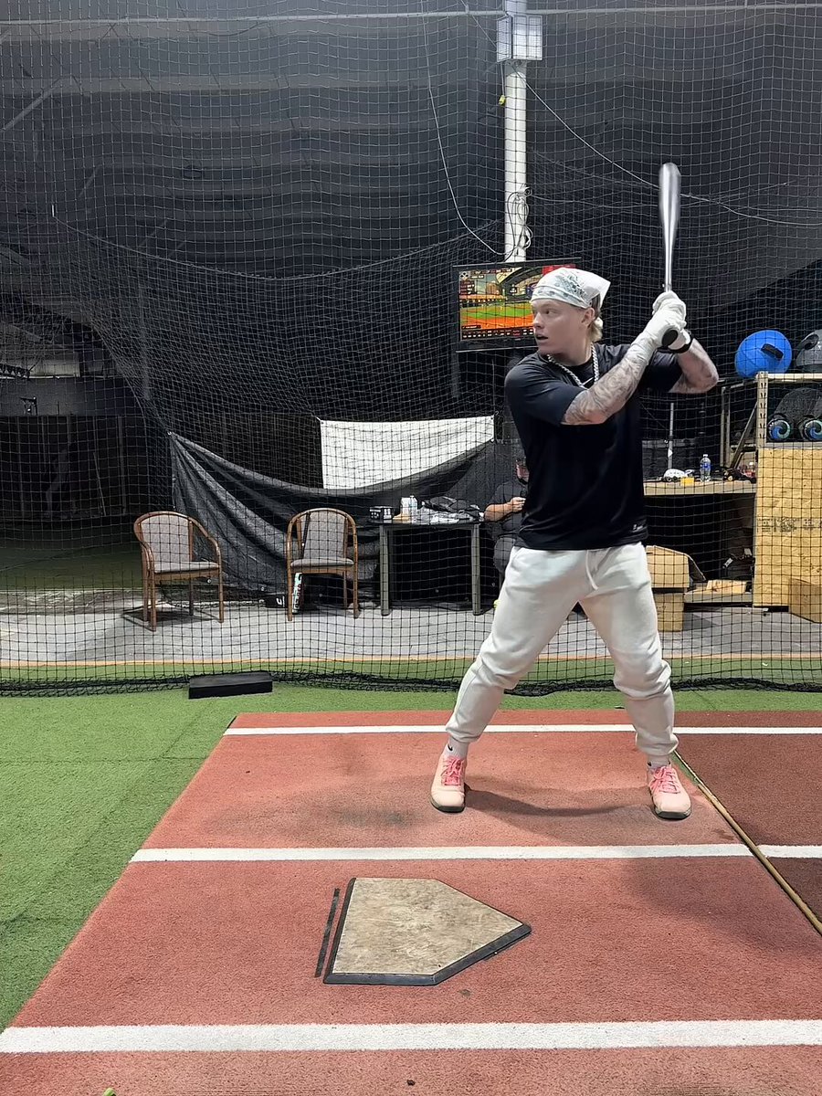 can confirm swinging fast is good