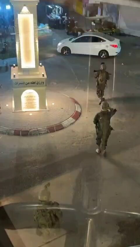 Breaking | Israeli occupation forces abduct a Palestinian while storming the city of Jenin in the occupied West Bank.