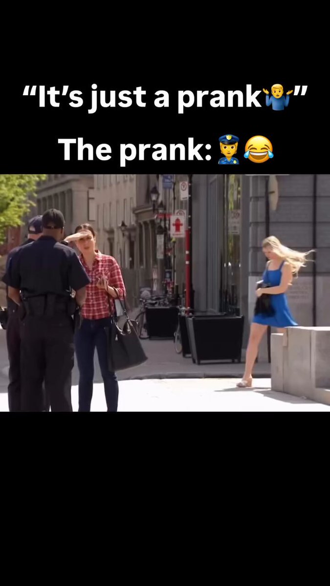 The way he look at them to get a kiss is epic!😂😂🤣