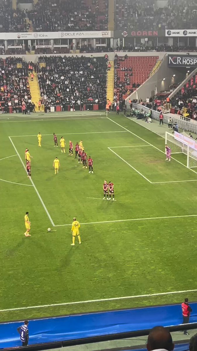 Anderson Talisca’nın frikik golünün farklı açısı.