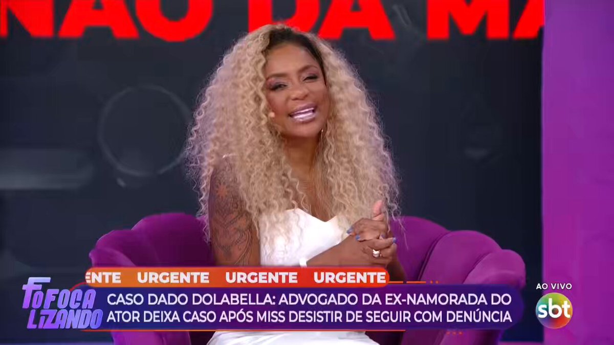 Queria pedir as orações de todos vocês. Minha mãe está no CTI depois de sofrer um AVC e está se alimentando por sonda. Mas eu tenho fé que ela vai sair dessa ainda mais forte, assim como já venceu o câncer uma vez. 🙏🏽 #FofocalizandoNoSBT