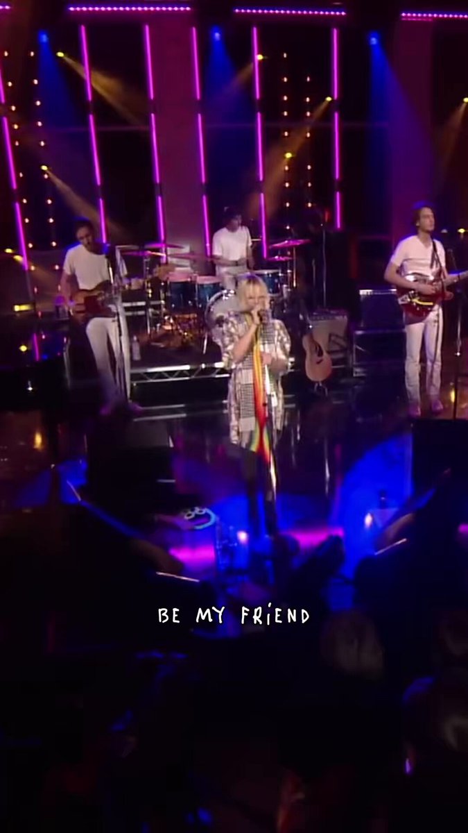 An all-powerful performance of “Breathe Me” at SXSW - Team Sia