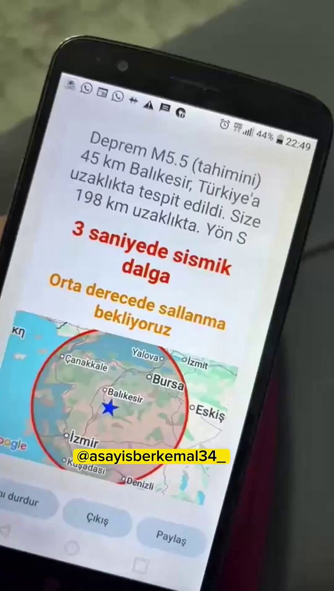 Depremi telefonuna gelen uyarı bildirimi ile önceden hisseden vatandaş o anları paylaştı.