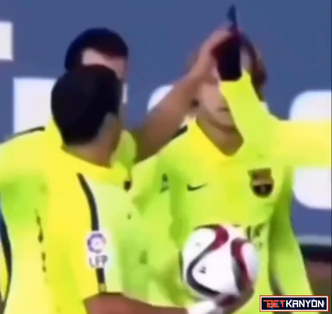 Arda Turan bir zamanlar dünyanın en iyi liginde şu şekil takılıyordu.