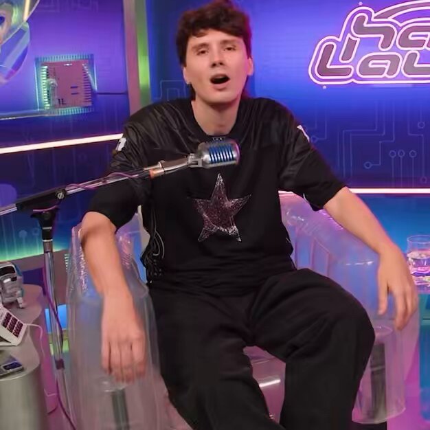 pretty girl dan twirling her hair lesbianism ACTIVATED