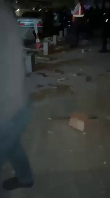【トルコでM6.1の地震 大きな揺り返しの可能性も】 ❗️揺れは首都イスタンブール、イズミル、その他の地域でも感じられた。震源は西部のシンディルギ市から9キロの地点。シンディルギ市は現在、停電し、複数の建物が倒壊している。 当局の発表では局所的な被害が出ており、市民は街頭に出ている。 トルコでは27日午前にもマグニチュード3.9の地震が発生していたことから、より大規模な地震が発生する恐れがある。
