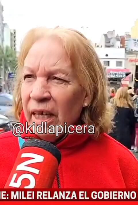 "Con Cristina que dicen que es chorra..." "Ella tendría que estar en otro país disfrutando, y por ayudarnos está presa" Escuchá a esta señora para saber el daño que hizo el kirchnerismo en la gente. Tremendo.!!!