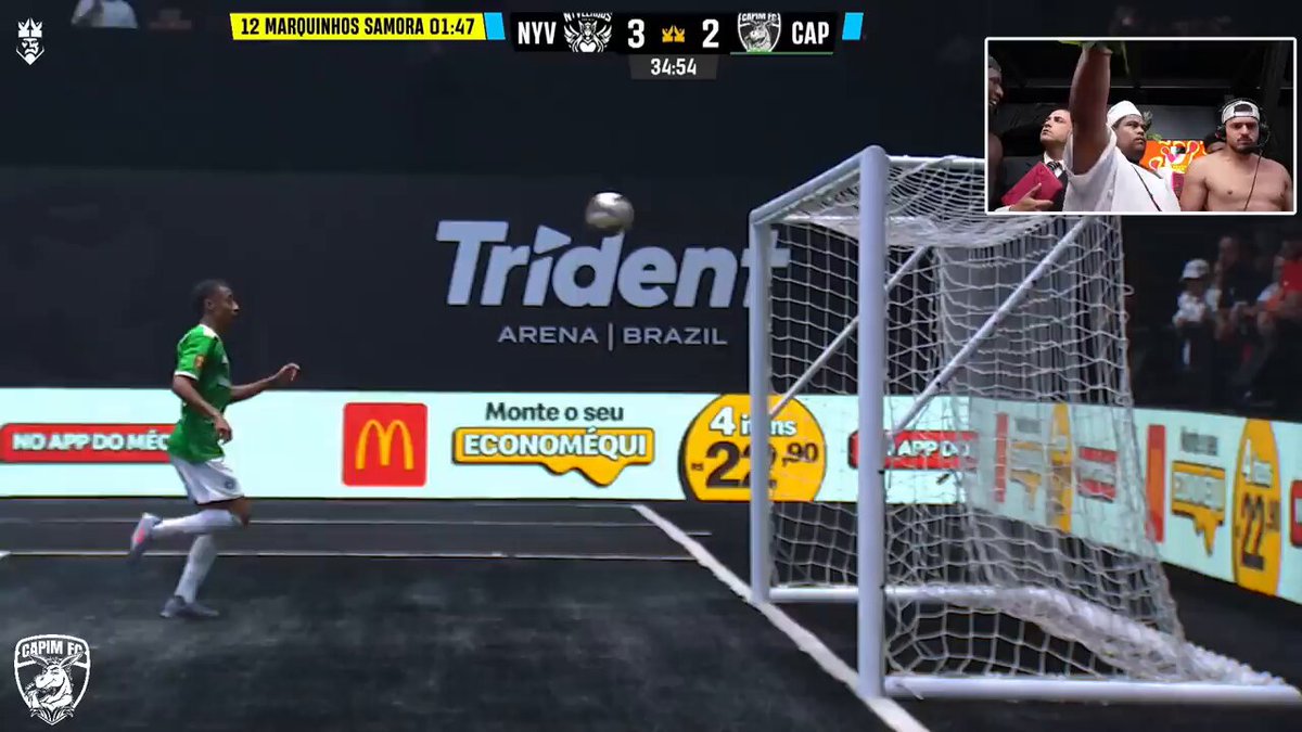 O Jon vlogs levou um "pastor" pra cabine e falou pra ele ler a palavra pra dar sorte pro Capim. E saiu o gol do Capim contra o nyvelados kkkkkkkkkkkkkkkkk Esse gol levou pro shoot-out e fez o capim vencer finalmente na Kings league.