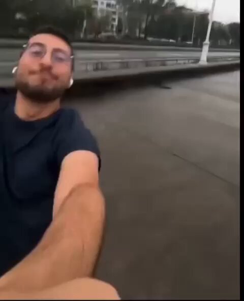 her depremden sonra siktirin gidin yatın zıbarın diyen şener üşümezsoy ağabey