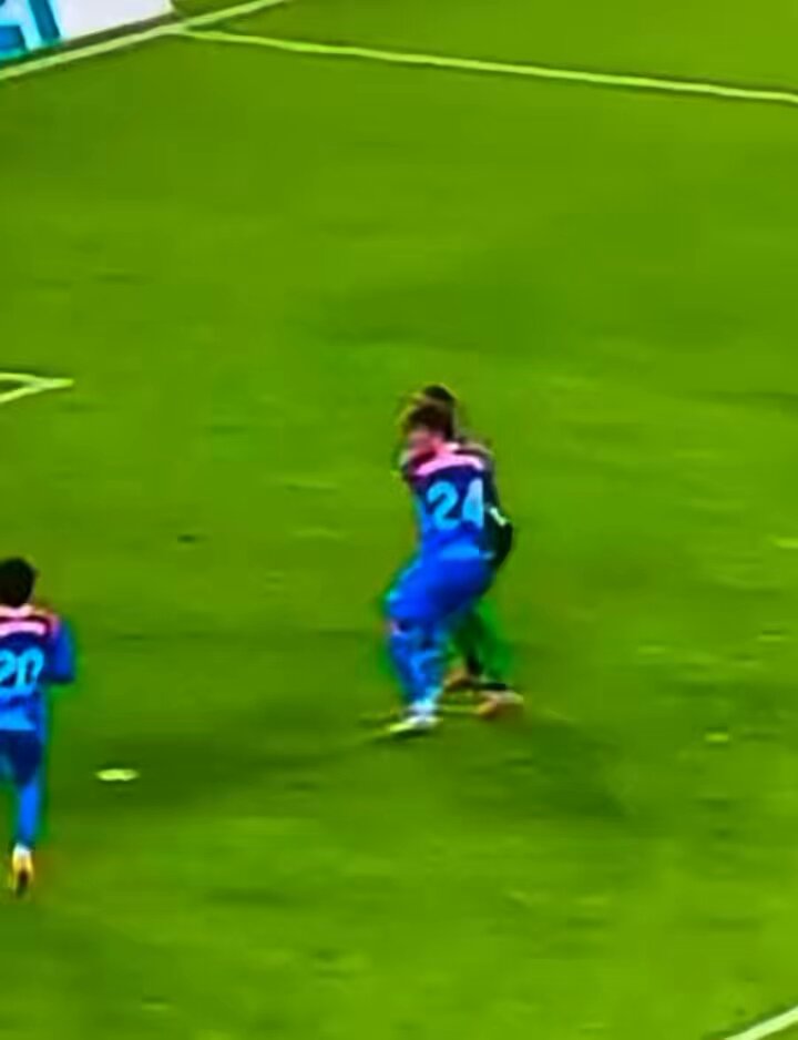 . LALIGA de Javier Tebas Medrano no ofrece repeticiones claras de jugadas clave como esta. Un penalti claro no señalado donde el VAR no interviene.