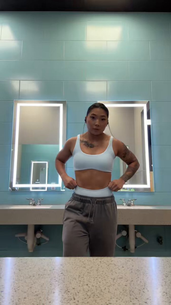Your new favorite muscle mommy 👀