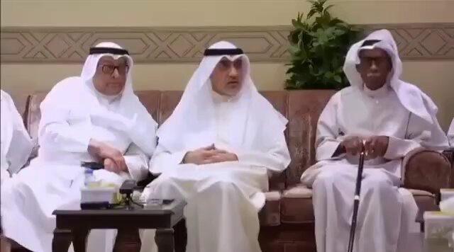 والله صدق.. لذلك تجدون أهل الكويت الأصليين، الذين قامت الكويت على أكتاف أجدادهم، دائمًا في حالة دفاع عنها. أما المزورون والحزبيون والمضروبه جناسيهم، ومن ولاؤهم لـ دولة أخرى.. فهم دائمًا في حال تذمر ومحاولة التصيّد على الحكومة لأتفه الأخطاء.