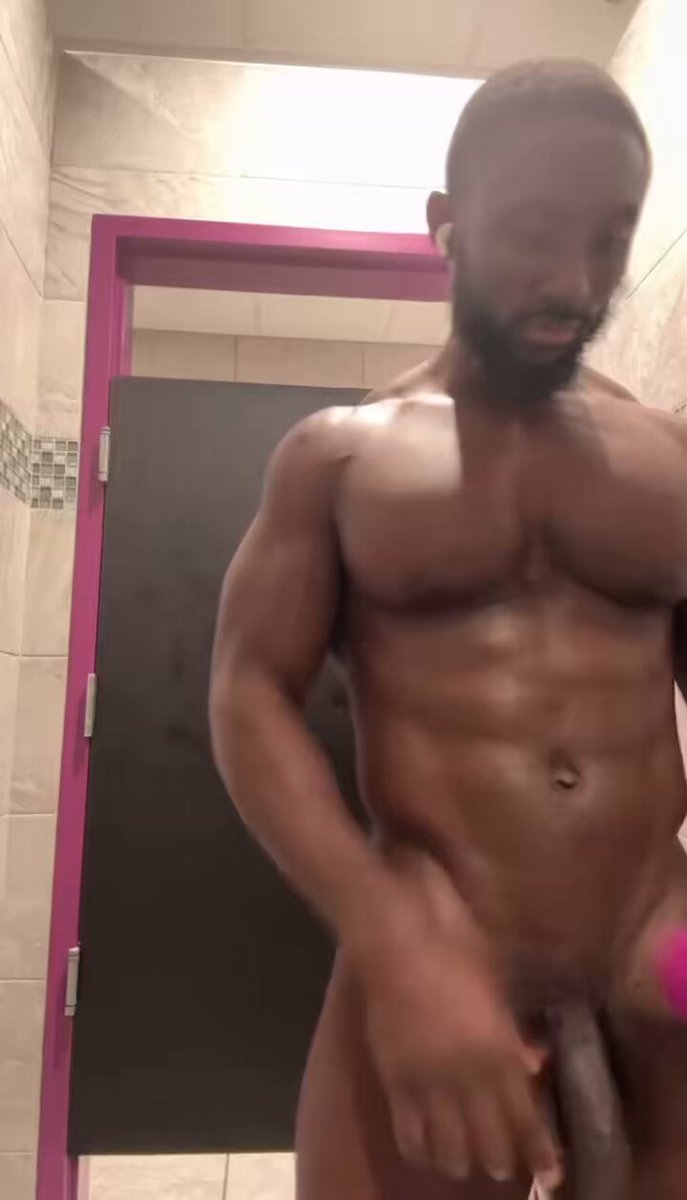 uncut BBC on live after he took a shower at the gym 🍆