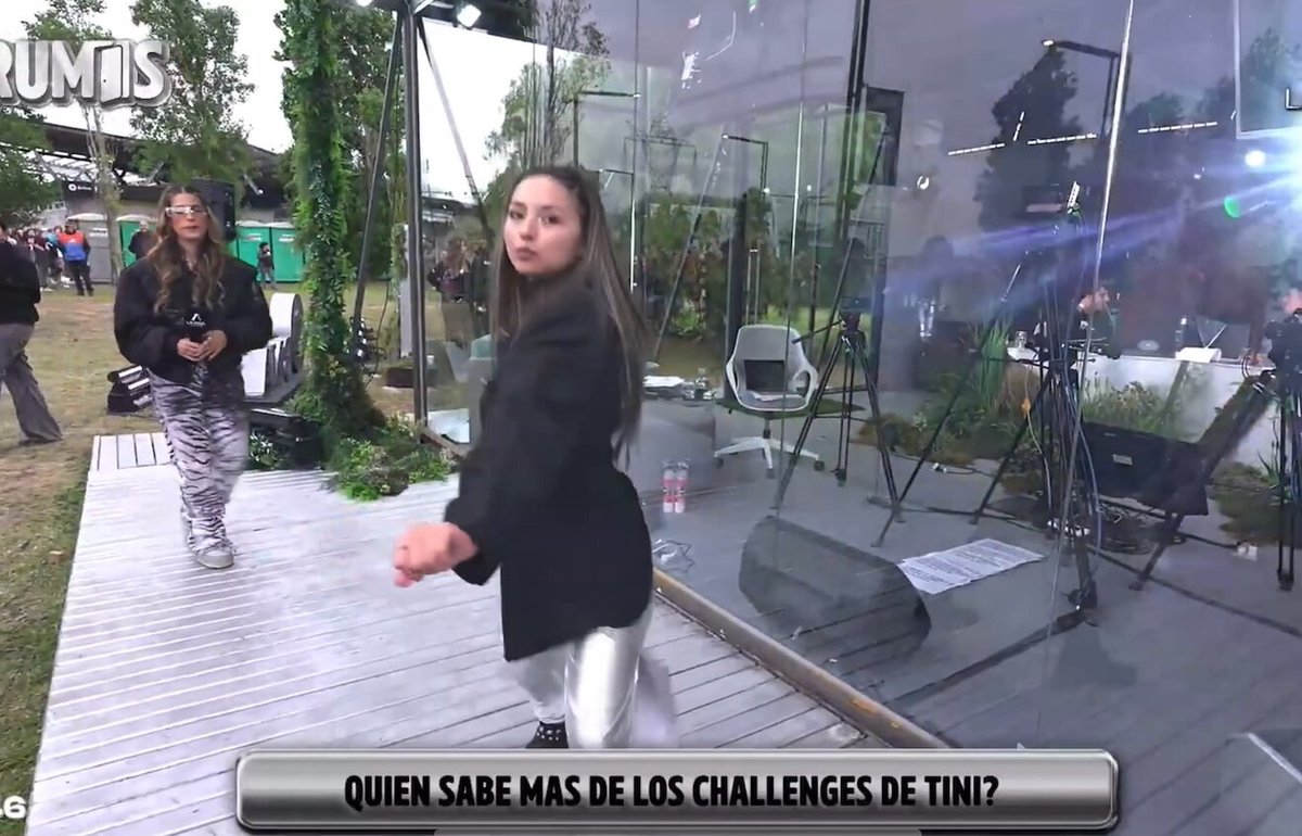 amo que juli poggio vio que una tinista estaba un poco tímida bailando y se metió a bailar con ella para animarla 💜 hoy en día no hay una famosa tan GENUINA como ella