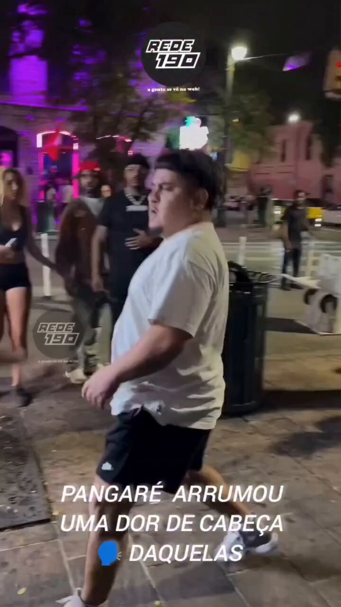Pangaré arrumou uma dor de cabeça, porque todo valentão gosta de tirar a camisa 😅😅😅😅