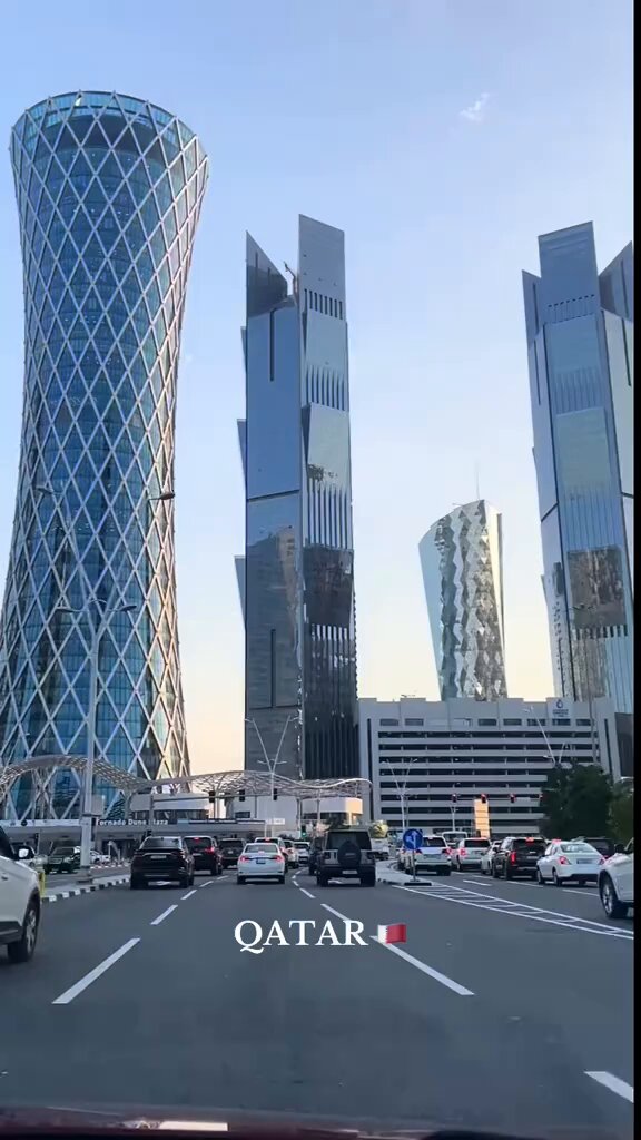 المدن الأفضل عربياً لعام 2025 حافضت دبي وابوظبي والدوحة على مركزهم العالمي بينما تقدمت القاهرة إلى المركز الخامس عربياً بفضل المشاريع الجبارة التي تم تنفيذها خلال آخر خمس سنوات في البنية التحتية 1- 🇦🇪 دبي 2- 🇦🇪 أبوظبي 3- 🇶🇦 الدوحة كانت المعايير بالشكل التالي : الاقتصاد التأثير البنية التحتية وجودة الحياة المصدر: Kearney World Cities Ranking October 2025