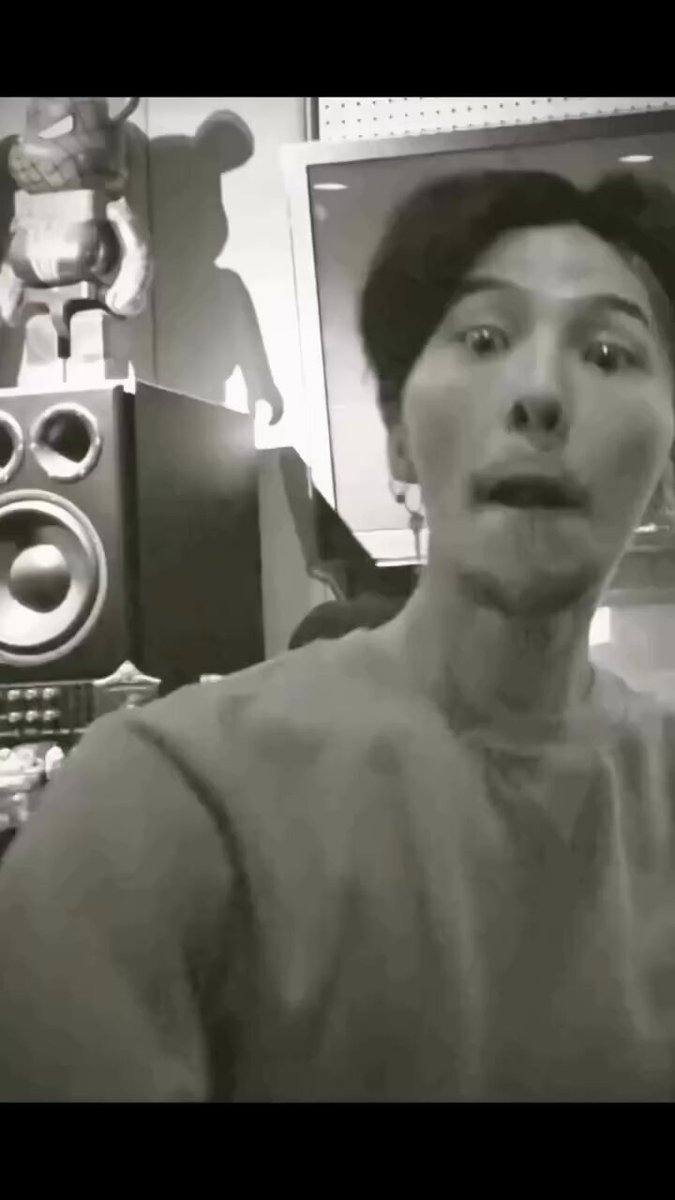 just came across this video again oh how i love seeing jiyong in the recording studio… it would be so cool to get more footage like this from übermensch era