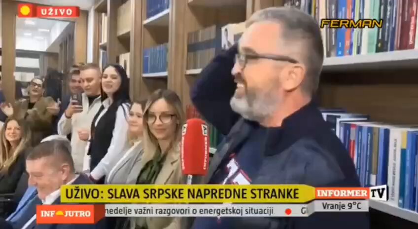 Ludilo na vrhuncu.
