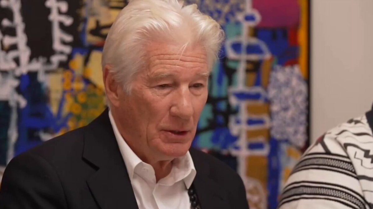 Richard Gere, "The entire planet has fallen off a cliff into the stupid zone" Krishnan Guru-Murthy, "You are famous for talking about refugees, Palestinians" #C4News Richard Gere, "The bad guys exploit the illusion of differences" "Do we really think these refugees are different than us?" "Do you really believe what these clowns like Trump, Orban, Netanyahu, Putin, what these guys say?" "Or do you look at your heart and go: the world isn't like that?" "If we can remove the stupid stuff that most of these bad guy leaders are dumping on us, and go back to whole we really are: profound kindness"