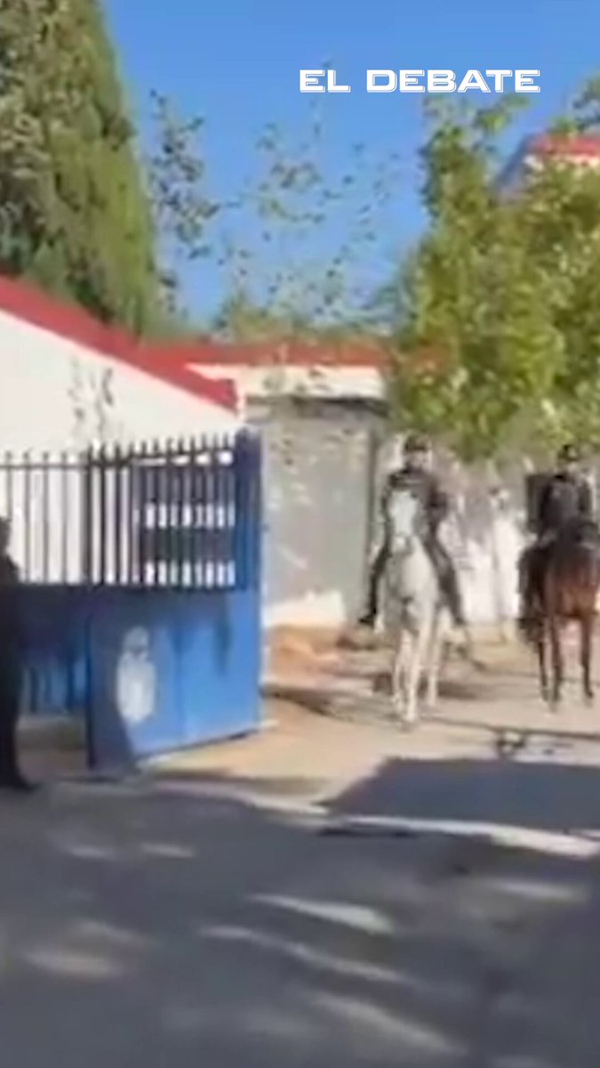 👮 El emotivo homenaje al padre de Carvajal por su jubilación tras 39 años en la unidad de Caballería de la Jefatura de Madrid