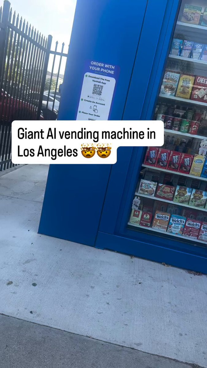 🇺🇸 Meanwhile in Los Angeles Huge Giant Vending Machine resembles a small shop, except there’s no Humans &amp; it’s managed by Ai.