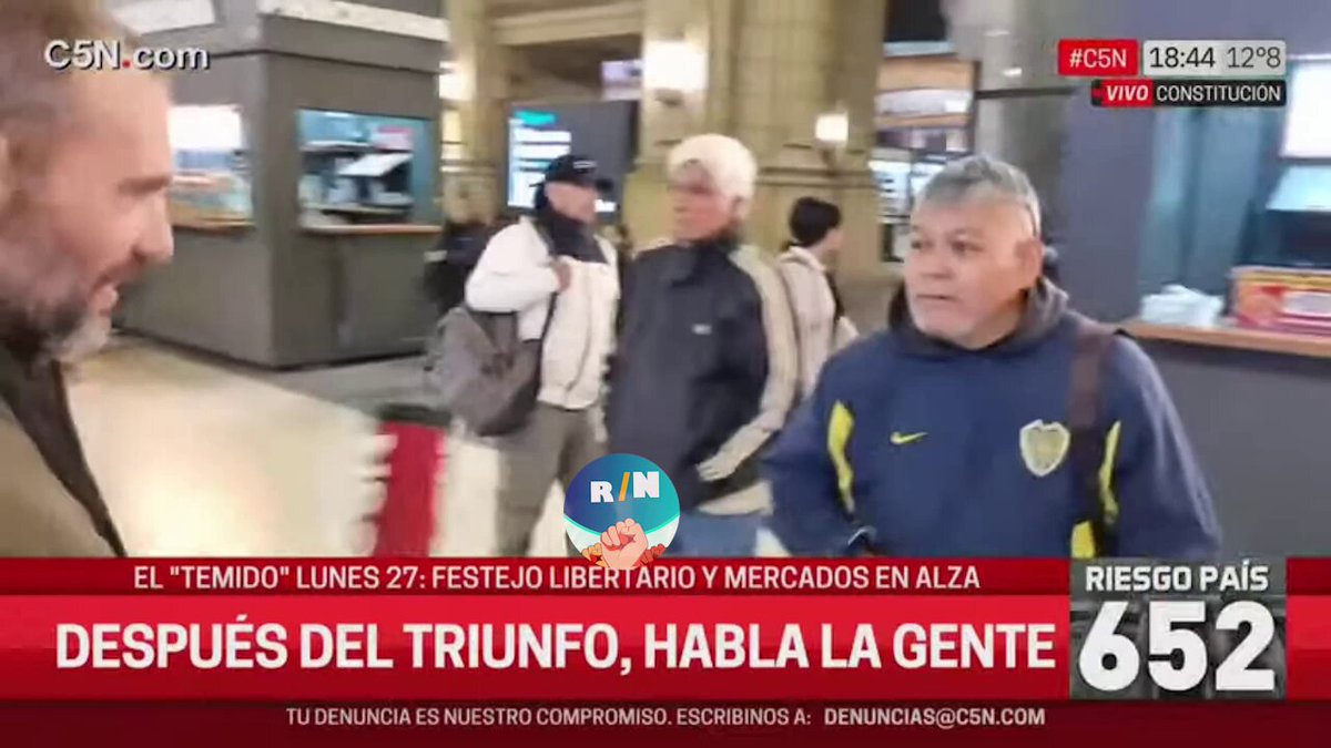 "Tenemos que pensar que la gente que protesta en el Garrahan, los jubilados y los docentes votaron a Milei? Los CAGA DE HAMBRE y lo votaron? Por eso para mí los resultados son sospechosos" 🧐 A la gente le debe dar vergüenza decir que votó a este hijo de puta sino no entiendo. Un saludo al amigo bostero, vendrán tiempos mejores 🫂